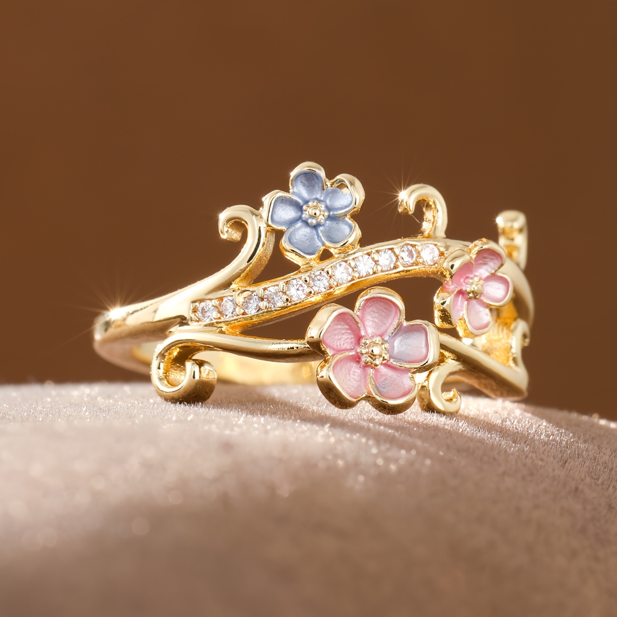 Women's French Retro Style Three-Color Floral Statement Ring